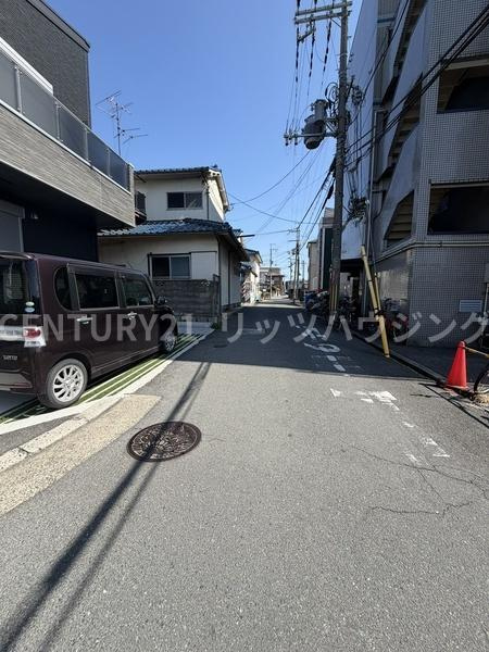 枚方市 大峰元町 ２丁目　中古 一戸建ての前面道路含む現地写真