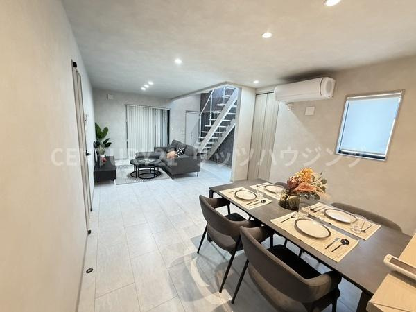 枚方市 大峰元町 ２丁目　中古 一戸建ての居間・リビング