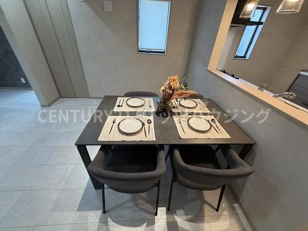 枚方市 大峰元町 ２丁目　中古 一戸建ての居間・リビング
