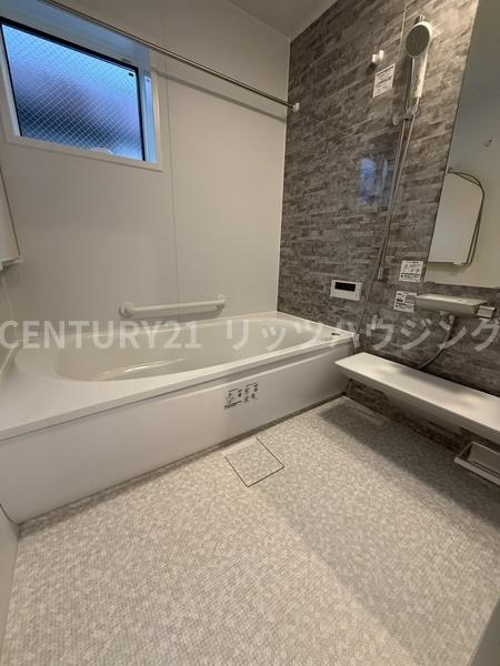 枚方市 大峰元町 ２丁目　中古 一戸建ての浴室|1日の疲れを癒して頂ける浴室では、充分に足を伸ばして頂けるスペースがあります。