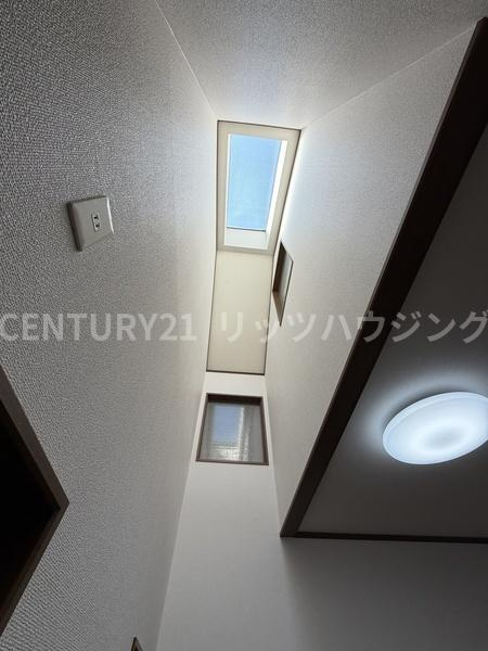枚方市 野村元町　中古 一戸建ての内装|こちらは吹き抜け部分です。