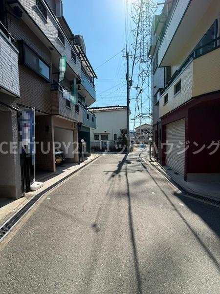 枚方市 野村元町　中古 一戸建ての前面道路含む現地写真|前面道路含む現地