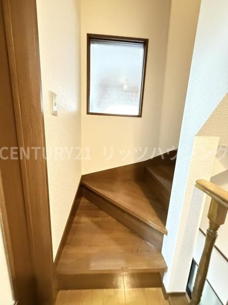枚方市 野村元町　中古 一戸建ての内装|こちらは、3階に上がる階段です。