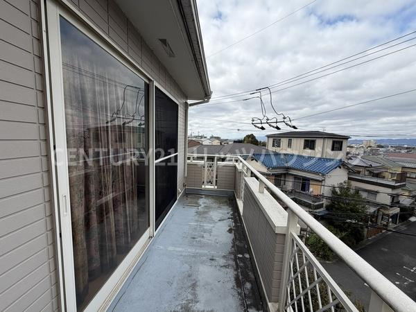 寝屋川市 成田南町　中古 一戸建てのバルコニー
