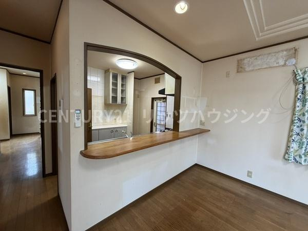寝屋川市 成田南町　中古 一戸建ての居間・リビング