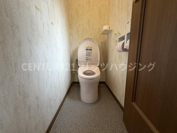 寝屋川市 成田南町　中古 一戸建てのトイレ