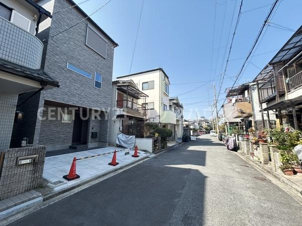 枚方市 宮之阪 ５丁目　中古 一戸建ての前面道路含む現地写真