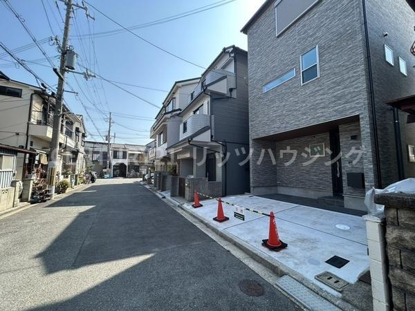 枚方市 宮之阪 ５丁目　中古 一戸建ての前面道路含む現地写真