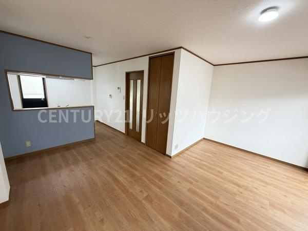 守口市 佐太中町 ７丁目　中古 一戸建ての居間・リビング