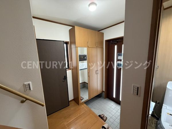 枚方市 東山 １丁目　中古 一戸建ての玄関