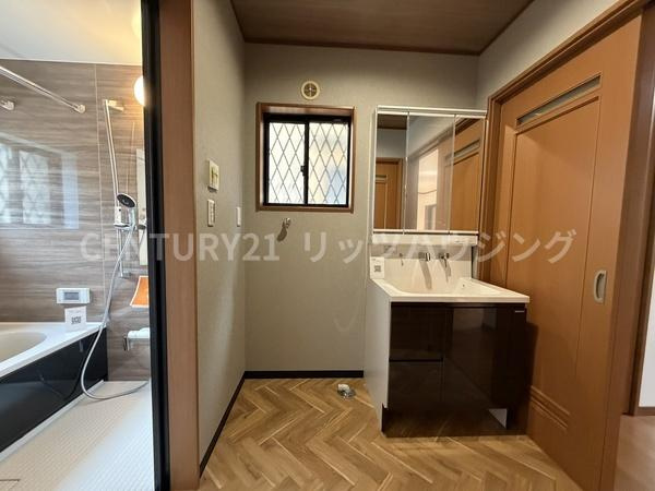 枚方市 東山 １丁目　中古 一戸建ての独立洗面台