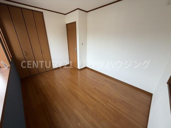 枚方市 東山 １丁目　中古 一戸建ての洋室