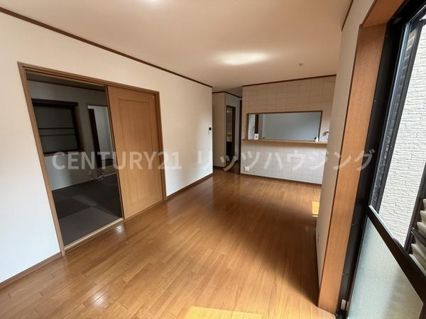 枚方市 東山 １丁目　中古 一戸建ての居間・リビング