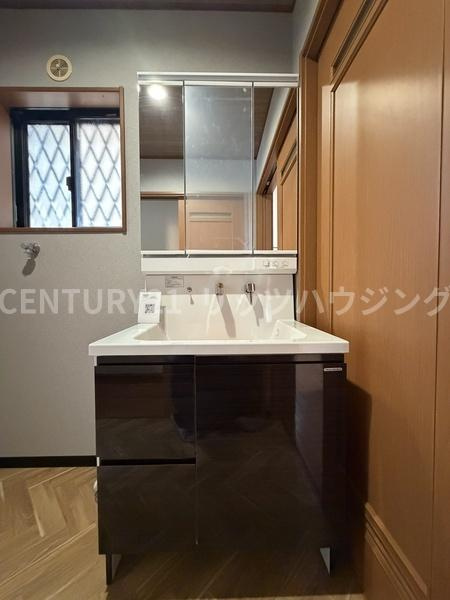 枚方市 東山 １丁目　中古 一戸建ての独立洗面台