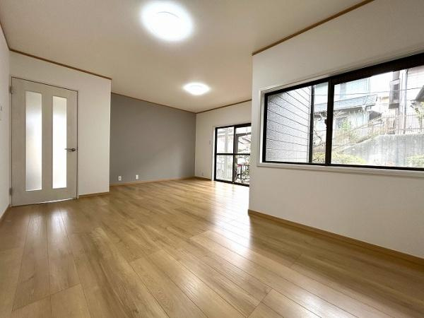 八幡市 男山指月　中古 一戸建ての居間・リビング