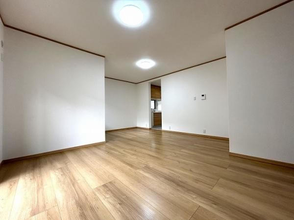 八幡市 男山指月　中古 一戸建ての居間・リビング