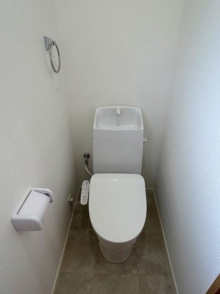 枚方市 津田東町 １丁目　中古 一戸建てのトイレ