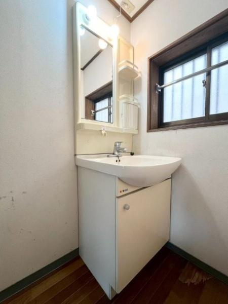 守口市 大久保町 ５丁目　中古 一戸建の独立洗面台