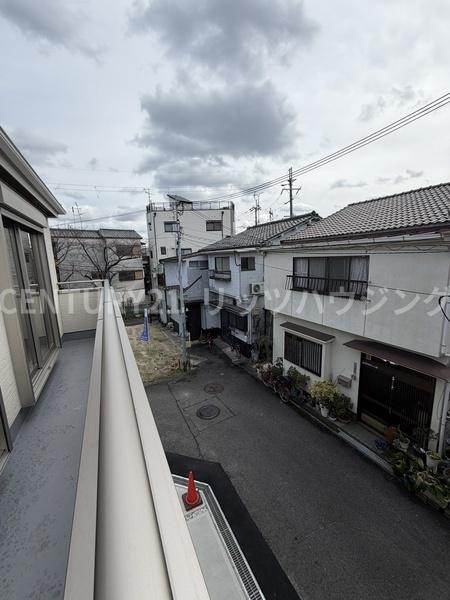 寝屋川市 高柳 ７丁目　新築 一戸建て　１０期　１号棟のバルコニー|少し狭いですが、陽当たりが良いので快適に干せます。