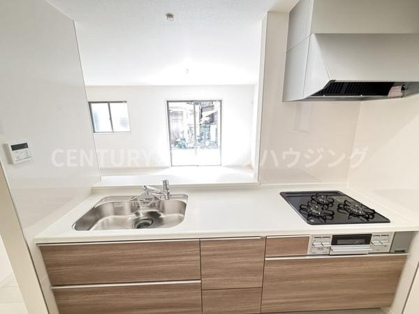 寝屋川市 高柳 ７丁目　新築 一戸建て　１０期　１号棟のキッチン|リビングへ目配りしやすいカウンターキッチンでございます。