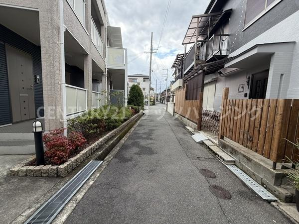 枚方市 田口 1丁目　中古 一戸建ての前面道路含む現地写真