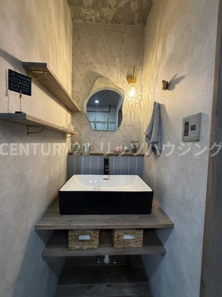 枚方市 田口 1丁目　中古 一戸建ての独立洗面台