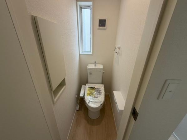 枚方市 楠葉野田　第２　新築 一戸建　２号棟のトイレ