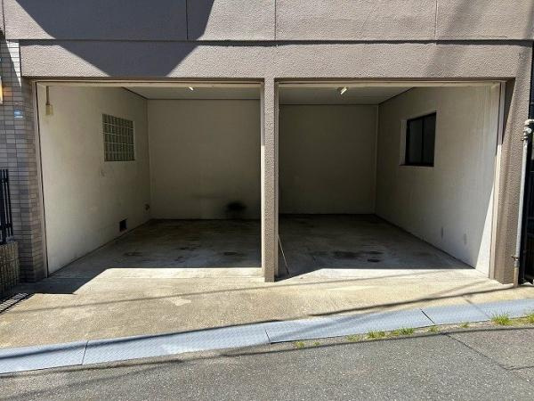 門真市 上野口町　中古 一戸建ての駐車場