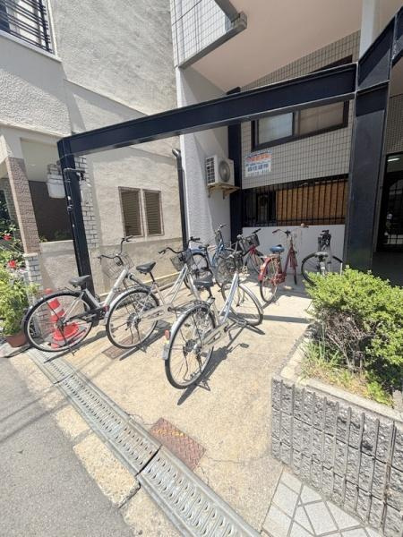 ボンジュール磯路の駐車場