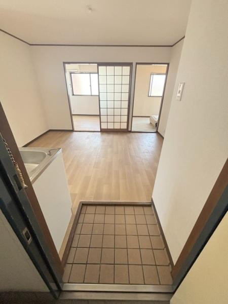 ボンジュール磯路の玄関