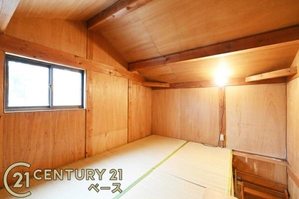 柏原市国分市場１丁目の中古一戸建の収納|■現地撮影写真■大容量の屋根裏収納付き！