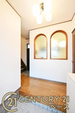柏原市国分市場１丁目の中古一戸建の玄関|すっきりとした明るい玄関が家族やお客様を迎えてくれます！