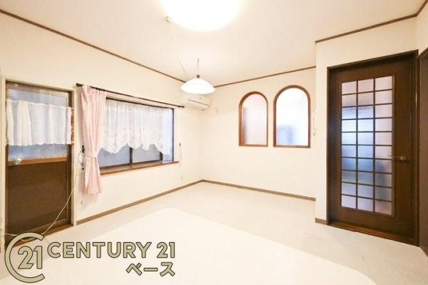 柏原市国分市場１丁目の中古一戸建の居間・リビング|■現地撮影写真■ご家族でくつろいでいただける広々したリビングです！