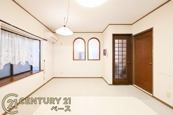柏原市国分市場１丁目の中古一戸建の居間・リビング|■現地撮影写真■暖かみある居心地の良い空間が広がります！