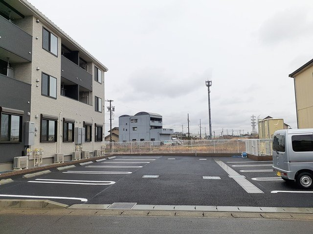 ラ・グリシーナの駐車場