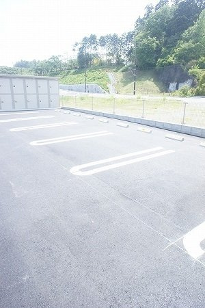 グレイス・タカノⅡの駐車場