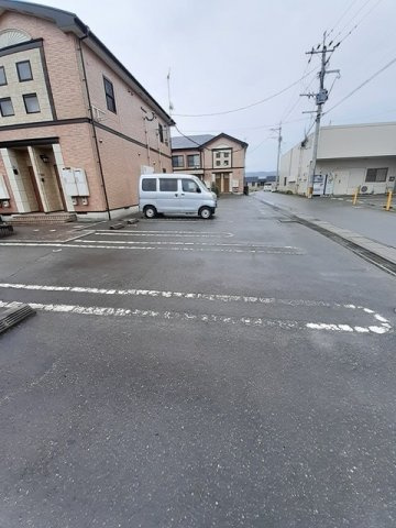 ボンヌ・シャンス一番館の駐車場