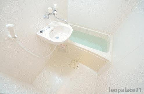 レオパレスミレニアムの浴室|備品や設備仕様は号室等により異なります現地をご確認下さい。