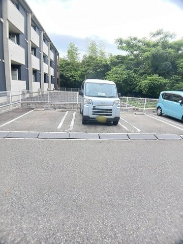 アンジュ・大小路の駐車場