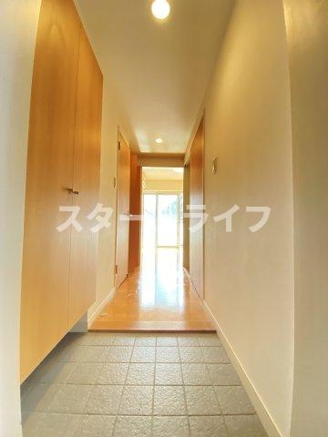 大阪市淀川区東三国６丁目の賃貸マンションの玄関