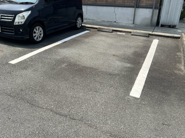 グランモア航　Ｂ棟の駐車場