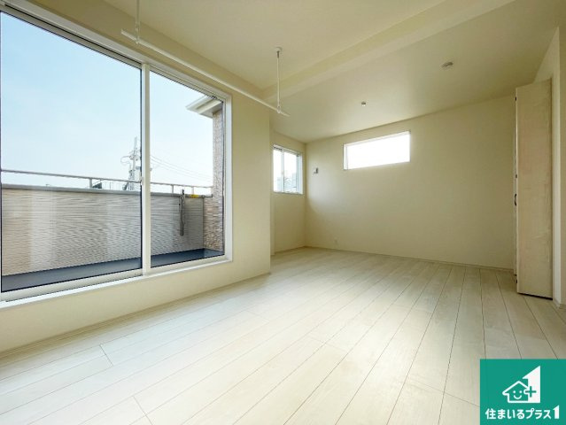 西宮市上田東町　新築一戸建ての洋室|シンプルな洋室は、自分好みのインテリアが楽しめます♪ご家族とインテリアや家具を選びに行くのは入居時の醍醐味の一つです。ぜひお楽しみください♪
