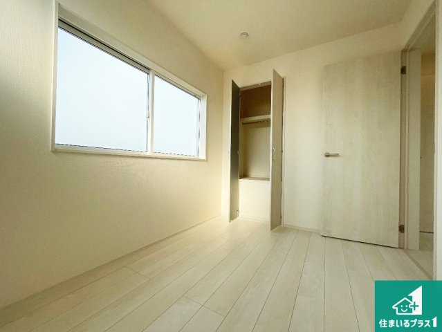 西宮市上田東町　新築一戸建ての洋室|シンプルな洋室は、自分好みのインテリアが楽しめます♪ご家族とインテリアや家具を選びに行くのは物件購入時の醍醐味の一つです。ぜひお楽しみください♪
