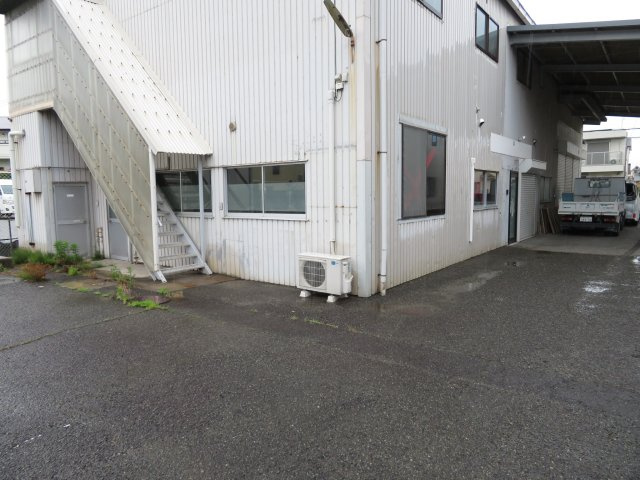 出合貸事務所倉庫南の外観