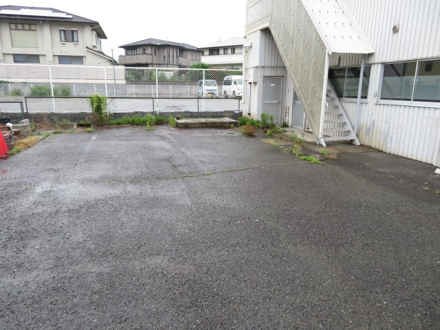 出合貸事務所倉庫南