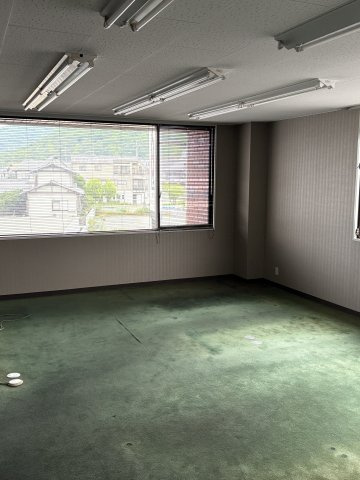 姫路市 保城(野里駅) の貸店舗・事務所（一括） 2階建の駐車場