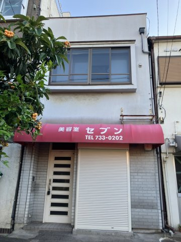腕塚町10丁目シャッター建物