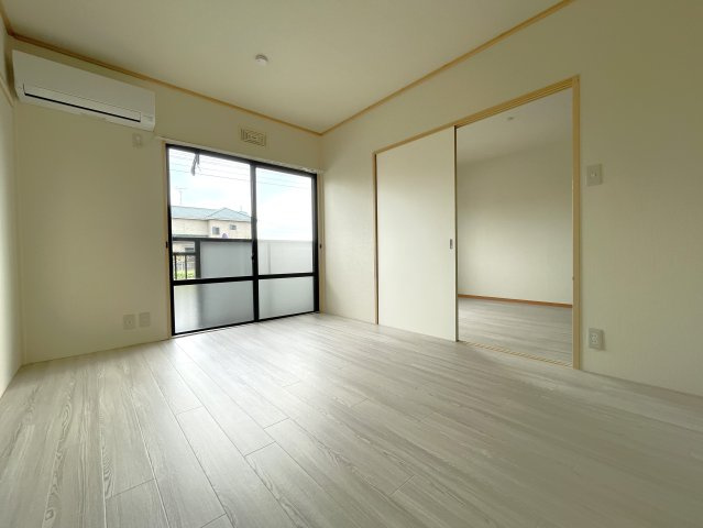 ウィステリアＣの洋室