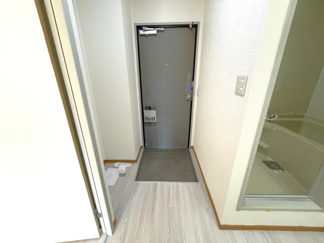 ウィステリアＣの玄関