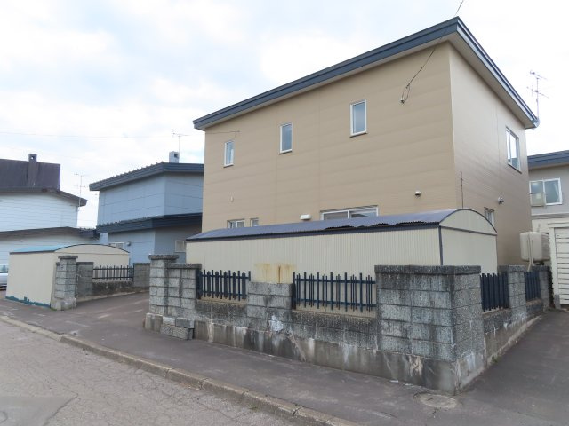 網走市駒場北４丁目４番１０号　中古売家の外観|【現況】接道側の外観別アングルです。